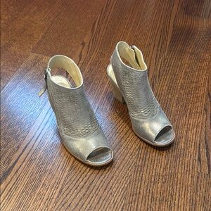 Stylish Silver Peep-Toe Women's Shoes